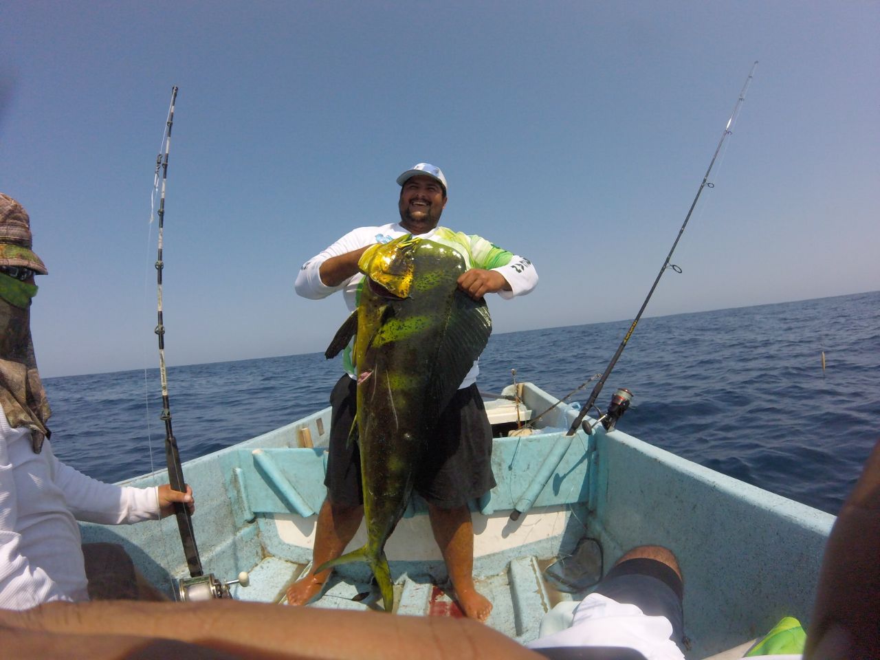 Las aguas del Océano Pacífico michoacano son apropiadas para la pesca de peces trofeo.