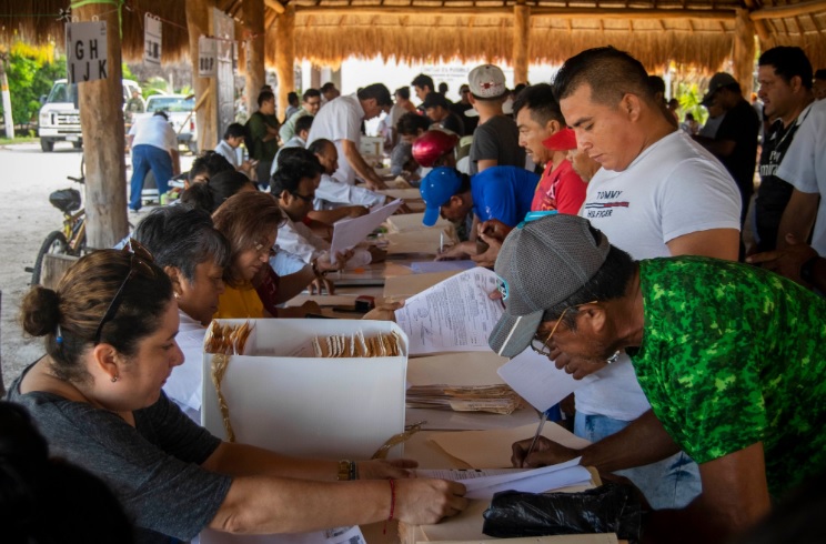 Entregan apoyos a pescadores afectados por vedas en Campeche