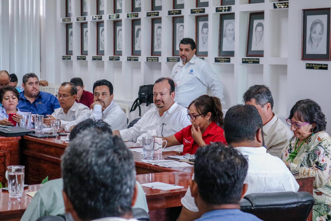 Con Bienpesca, al que tienen derecho, Conapesca atiende a pescadores michoacanos que bloquean el puerto