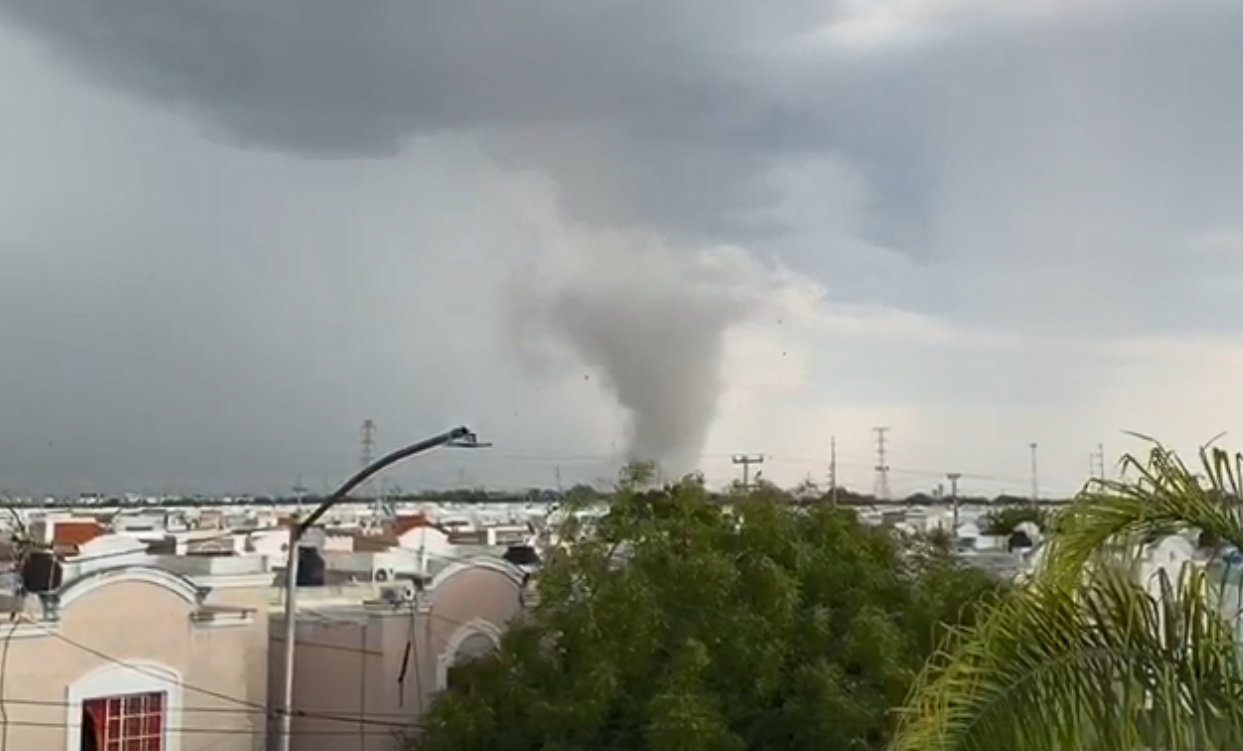 Tornados y lluvias, causan destrozos en Apodaca, Nuevo León; y Zacatlán, en Puebla