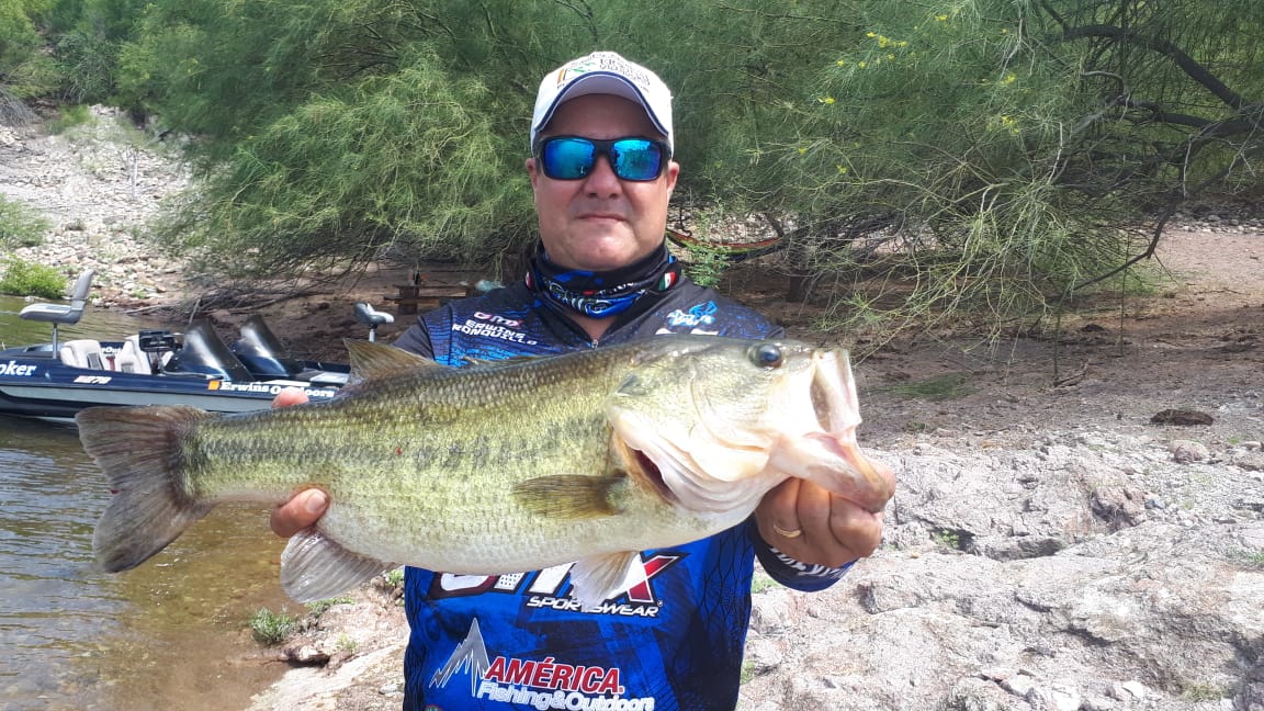 “Lobinón” de 3 kg en la presa Oviachic, Sonora, en salida de Erwins, Jiménez y Kintanar