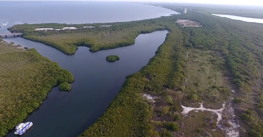 En la península de Yucatán, en México… ¡Por todos lados le estamos dando en la madre al agua!