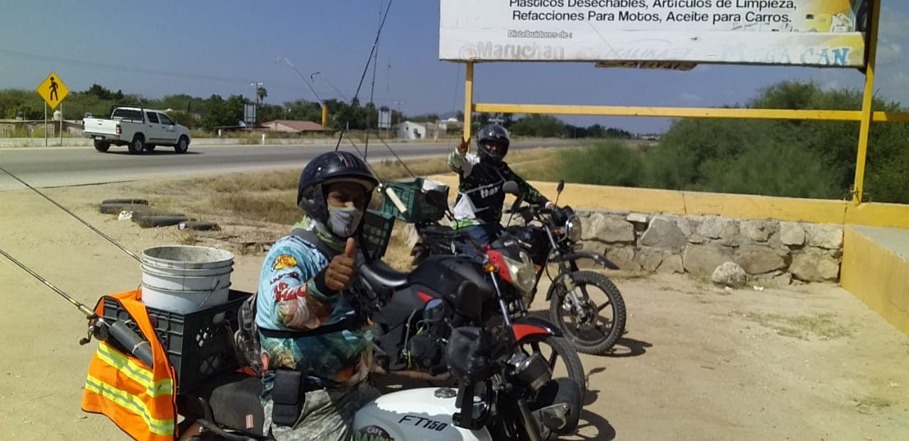En moto por lobinas de El Carrizo, Sinaloa