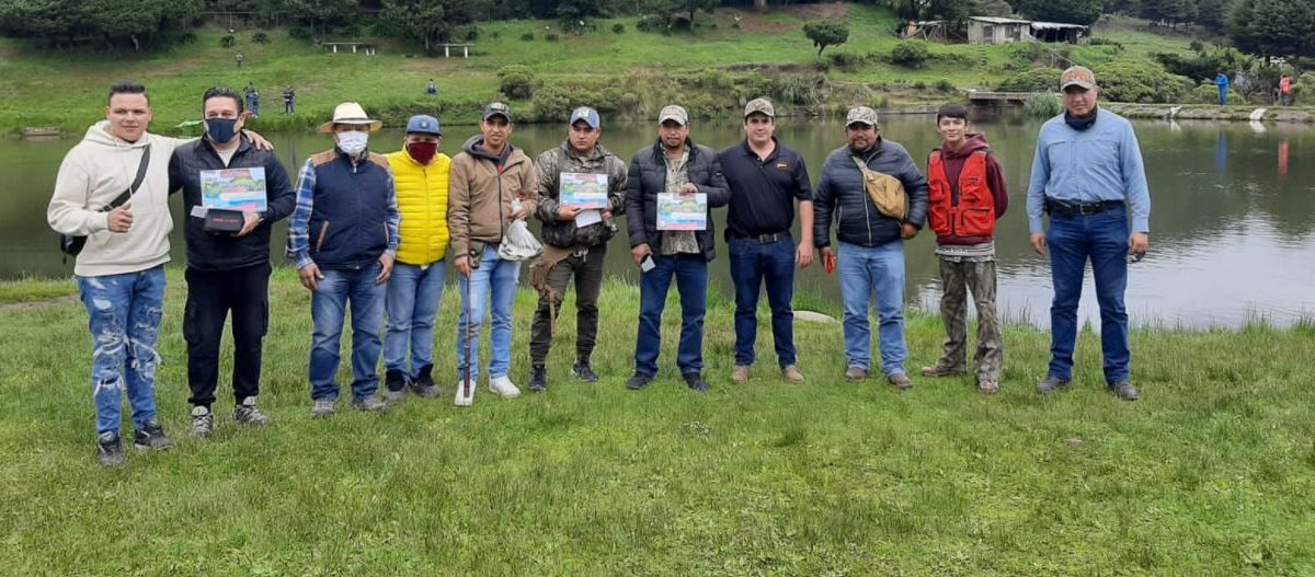 Julio César Fuentes Cortés, triunfador del Torneo de Pesca de Trucha Arcoíris en Entre Valles La Marquesa, EdoMex